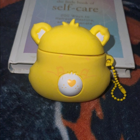 Yellow AirPods Case with Heart Design - Picture 4 of 6